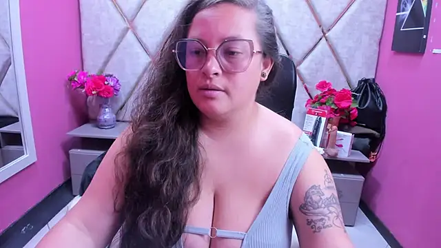 Snapshot of SaraThomso chatting on November 27, 2025, 2:19 pm SaraThomso online show from November 27, 2025, 2:19 pm