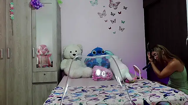 Snapshot of caroline_jonson chatting on February 15, 2025, 4:56 pm caroline jonson online show from February 15, 2025, 4:56 pm