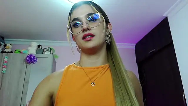 Snapshot of caroline_jonson chatting on March 14, 2025, 9:21 pm caroline jonson online show from March 14, 2025, 9:21 pm