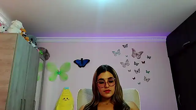 Snapshot of caroline_jonson chatting on September 10, 2025, 2:17 pm caroline jonson online show from September 10, 2025, 2:17 pm