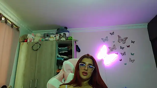 Snapshot of caroline_jonson chatting on July 19, 2026, 3:49 pm caroline jonson online show from July 19, 2026, 3:49 pm