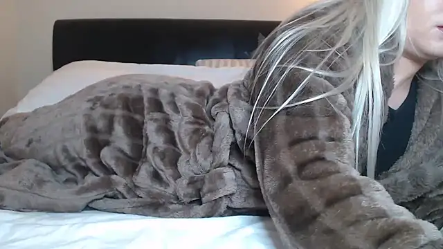 Snapshot of EnglishRosa chatting on March 10, 2026, 4:23 pm EnglishRosa online show from March 10, 2026, 4:23 pm