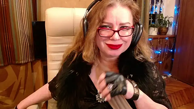 Snapshot of Miss_Tress chatting on December 20, 2025, 9:44 pm Miss Tress online show from December 20, 2025, 9:44 pm