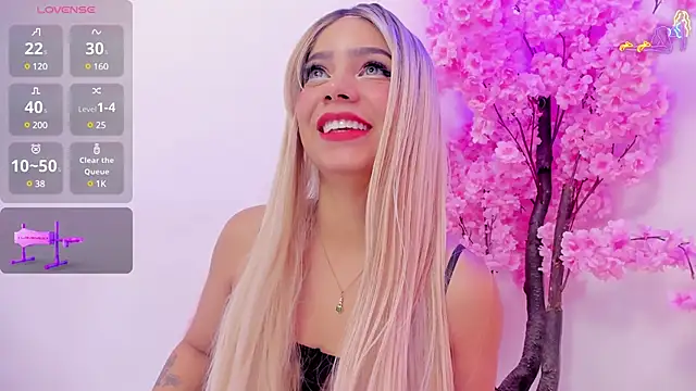 SenniaBella online show from February 18, 2025, 1:44 pm