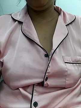 Lanyingxin18 online show from May 7, 2026, 7:03 am