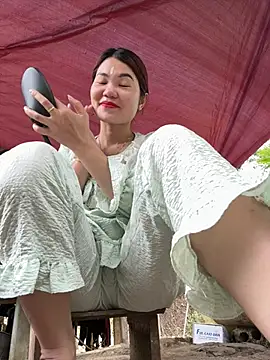 Snapshot of Emily_9xx chatting on March 8, 2025, 3:17 am Emily 9xx online show from March 8, 2025, 3:17 am