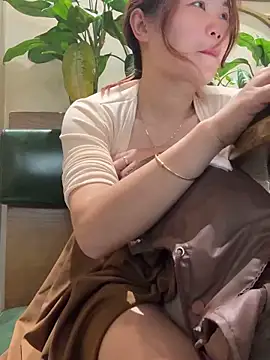 Snapshot of Emily_9xx chatting on March 18, 2025, 8:47 am Emily 9xx online show from March 18, 2025, 8:47 am