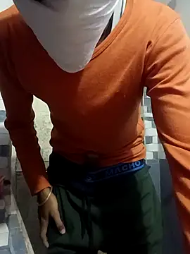 Snapshot of hotvarunrita chatting on November 28, 2025, 3:31 am hotvarunrita online show from November 28, 2025, 3:31 am