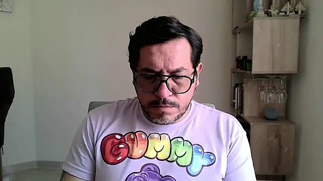 Snapshot of OsoMaduro12 chatting on February 4, 2026, 3:18 pm OsoMaduro12 online show from February 4, 2026, 3:18 pm