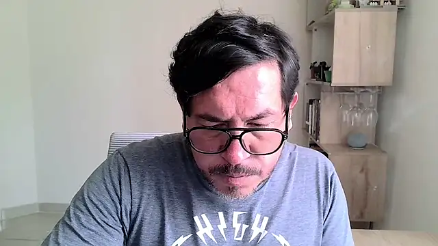 Snapshot of OsoMaduro12 chatting on February 5, 2026, 8:35 pm OsoMaduro12 online show from February 5, 2026, 8:35 pm