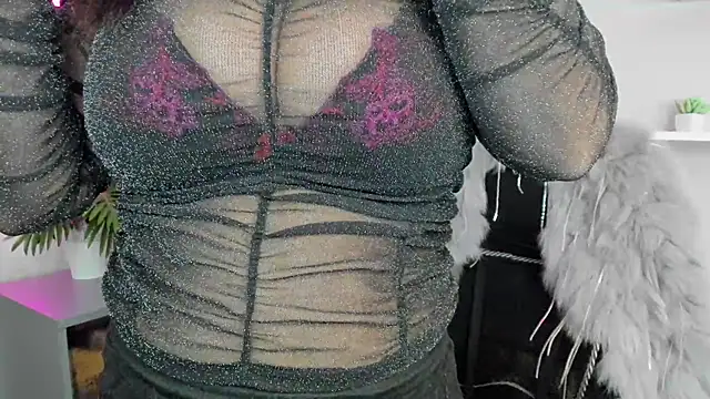 HelenLuxx online show from February 12, 2025, 9:42 am