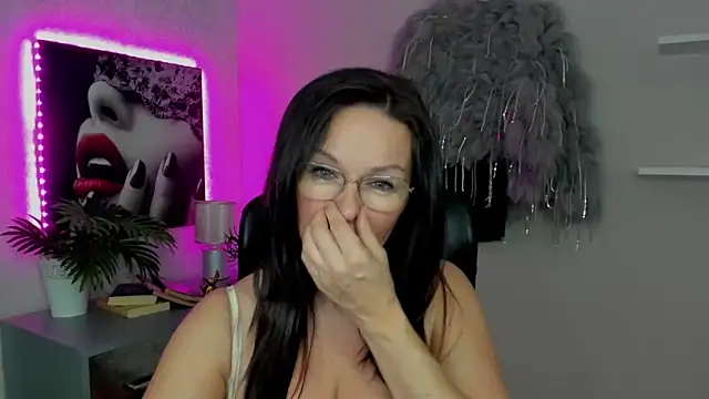 HelenLuxx online show from March 16, 2025, 7:26 am