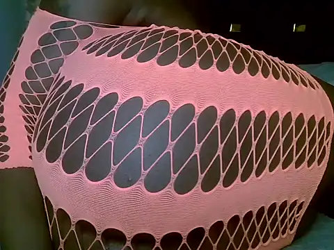 Its tyra online show from October 8, 2025, 6:16 pm