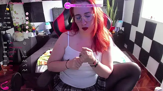 Snapshot of Ursula_fire chatting on June 6, 2026, 9:52 pm Ursula fire online show from June 6, 2026, 9:52 pm