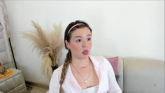 1m dalhia online show from May 19, 2026, 8:37 pm