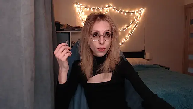 amber quell here online show from March 7, 2025, 2:12 pm