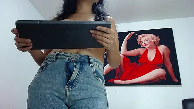 Amelia Debora Antonella online show from March 13, 2025, 6:56 pm