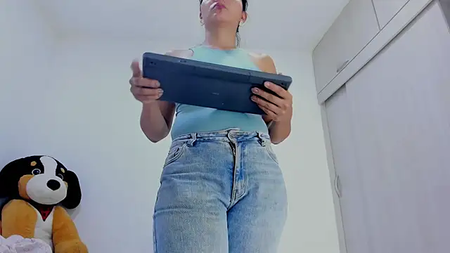 Amelia Debora Antonella online show from April 27, 2026, 1:31 pm
