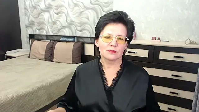 Snapshot of VitaCharm chatting on February 16, 2025, 8:33 pm VitaCharm online show from February 16, 2025, 8:33 pm