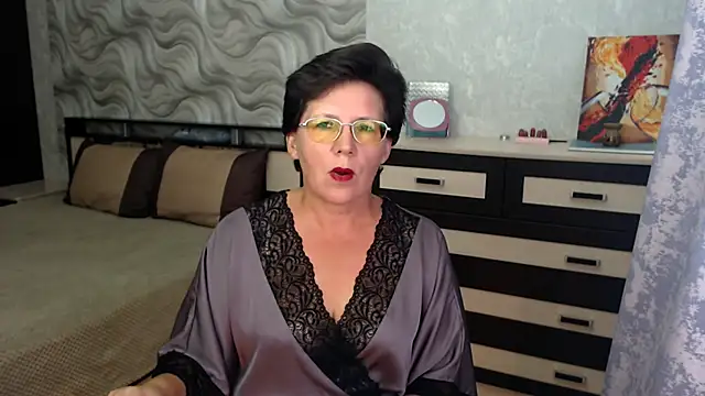 Snapshot of VitaCharm chatting on October 2, 2025, 9:00 pm VitaCharm online show from October 2, 2025, 9:00 pm