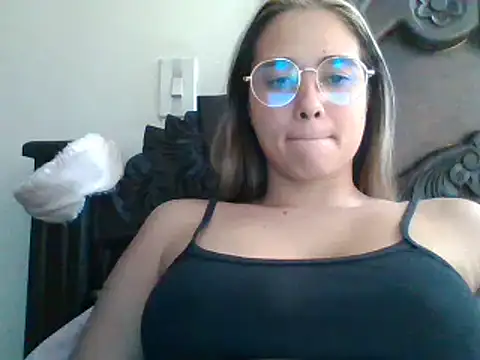 trianabell online show from January 13, 2025, 7:31 pm