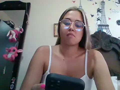 trianabell online show from January 14, 2025, 9:20 pm