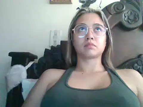 trianabell online show from February 25, 2025, 4:21 pm