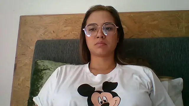 trianabell online show from December 1, 2025, 3:17 pm