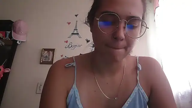 trianabell online show from April 23, 2026, 4:42 pm