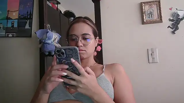 Snapshot of trianabell chatting on May 6, 2026, 4:12 pm trianabell online show from May 6, 2026, 4:12 pm