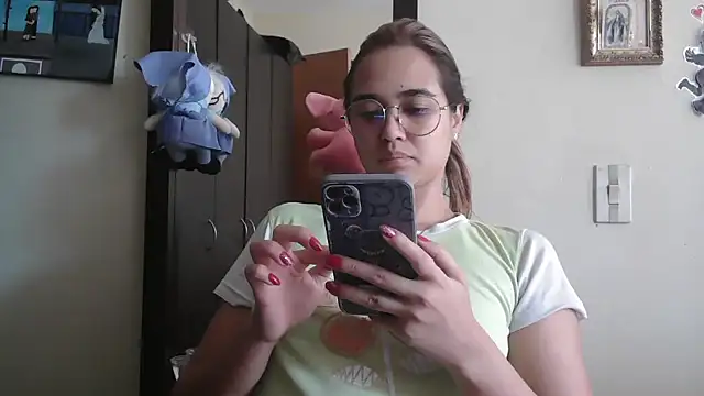 Snapshot of trianabell chatting on May 9, 2026, 4:45 pm trianabell online show from May 9, 2026, 4:45 pm