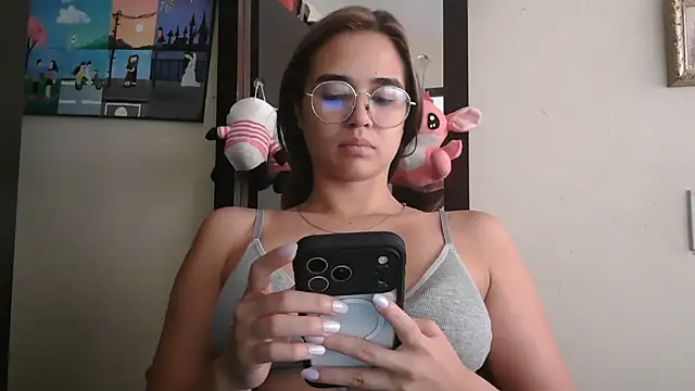 Snapshot of trianabell chatting on June 9, 2026, 5:13 pm trianabell online show from June 9, 2026, 5:13 pm