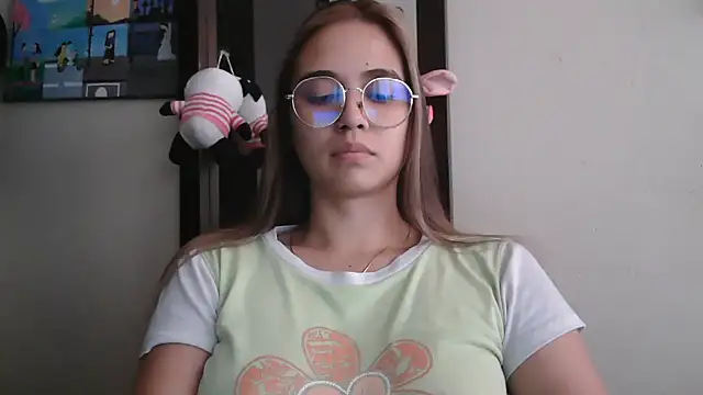 Snapshot of trianabell chatting on June 25, 2026, 4:44 pm trianabell online show from June 25, 2026, 4:44 pm