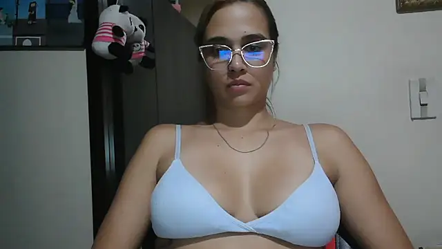 Snapshot of trianabell chatting on July 2, 2026, 3:23 am trianabell online show from July 2, 2026, 3:23 am