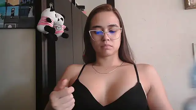 Snapshot of trianabell chatting on July 3, 2026, 4:57 pm trianabell online show from July 3, 2026, 4:57 pm