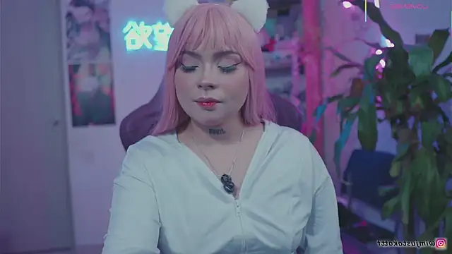 sensualkattt online show from September 12, 2025, 1:44 pm