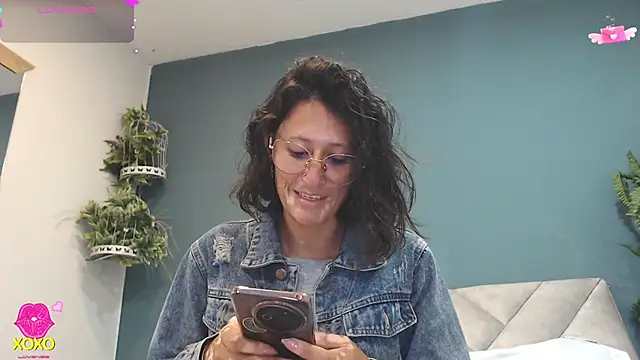 SharisWillian online show from May 4, 2026, 3:57 am