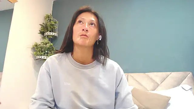 SharisWillian online show from May 11, 2026, 3:34 am