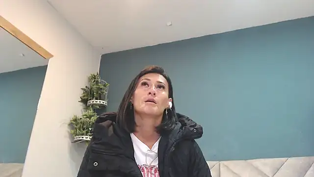 SharisWillian online show from May 14, 2026, 3:46 am