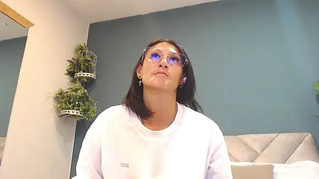 SharisWillian online show from May 15, 2026, 2:51 am