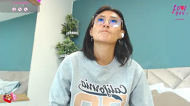 SharisWillian online show from May 25, 2026, 3:45 am