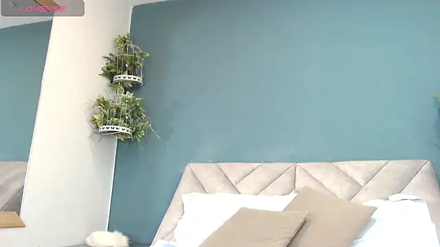 SharisWillian online show from June 25, 2026, 3:39 am