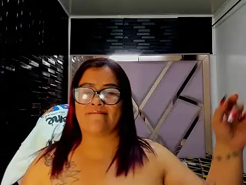 Snapshot of DaianaLutz chatting on November 5, 2025, 1:33 pm DaianaLutz online show from November 5, 2025, 1:33 pm