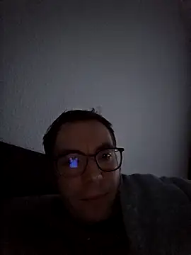 Snapshot of Schnubby1 chatting on December 18, 2025, 3:07 pm Schnubby1 online show from December 18, 2025, 3:07 pm