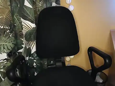 Snapshot of etat_onn chatting on October 6, 2025, 10:29 pm etat onn online show from October 6, 2025, 10:29 pm