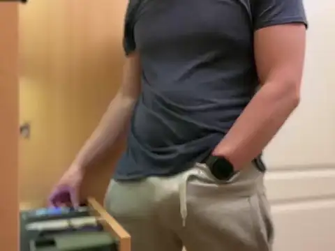 Snapshot of etat_onn chatting on November 15, 2025, 6:04 pm etat onn online show from November 15, 2025, 6:04 pm