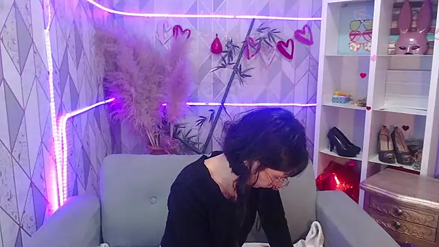 charlottemoonxz online show from September 15, 2025, 7:47 pm