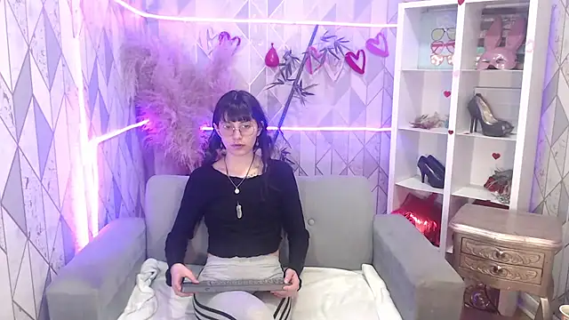 charlottemoonxz online show from October 15, 2025, 7:58 pm