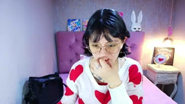 charlottemoonxz online show from April 24, 2026, 6:21 pm