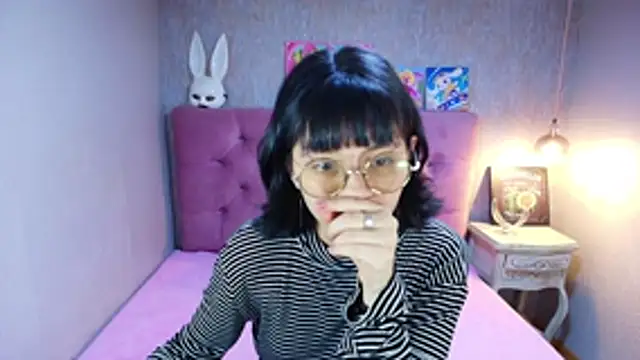 charlottemoonxz online show from June 23, 2026, 5:33 pm